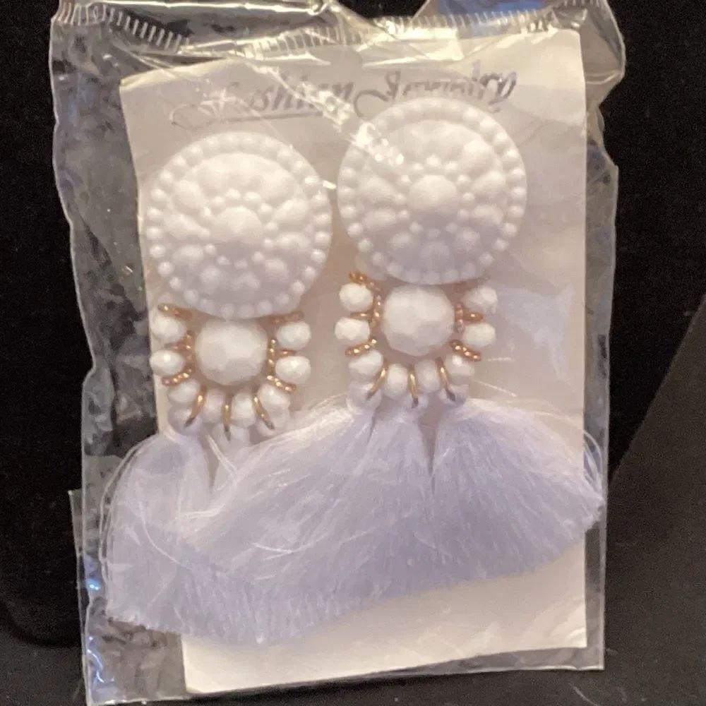 White Tassel Post Back Piered Earrings.